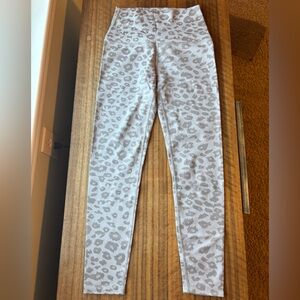 Beyond Yoga Gray Leopard Print Leggings